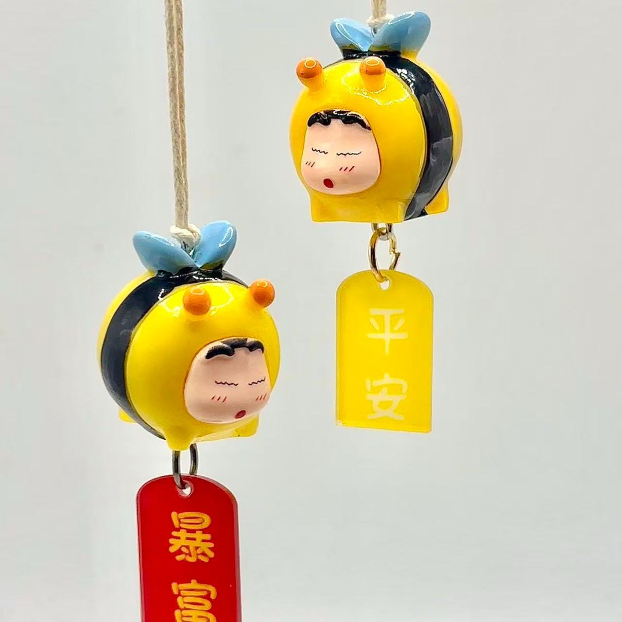 Car Accessories For Inside - Crayon Shin-chan Arı Kostümü Figürü Araba